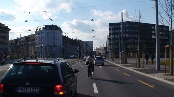 Linksabbieger in Elsässerstr