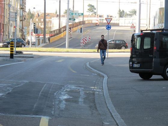 Verengung der Hüningerstr. bei Einmündung in Lothringerkreisel