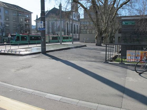 Zufahrt Unt. Rheinweg von Dreirosenbrücke